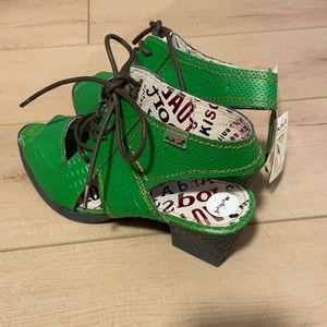 Green leather sandals